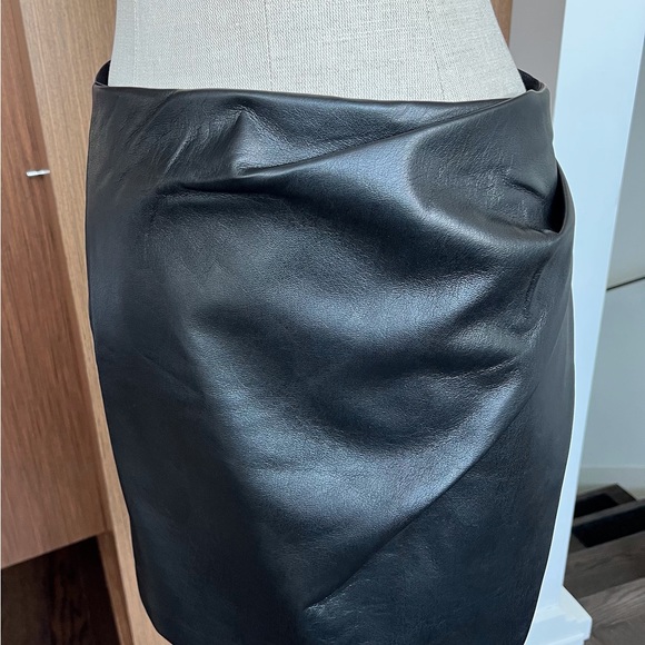 The best LEATHER skirt is NOT a leather Skirt - Picture 4 of 6